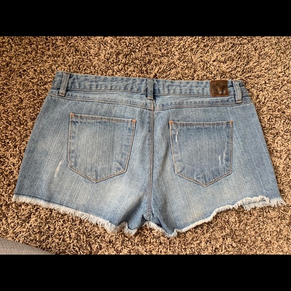 Life in progress denim shorts - Picture 2 of 4